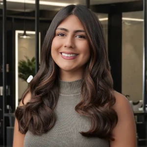 Mechas Creativas Morena Iluminada